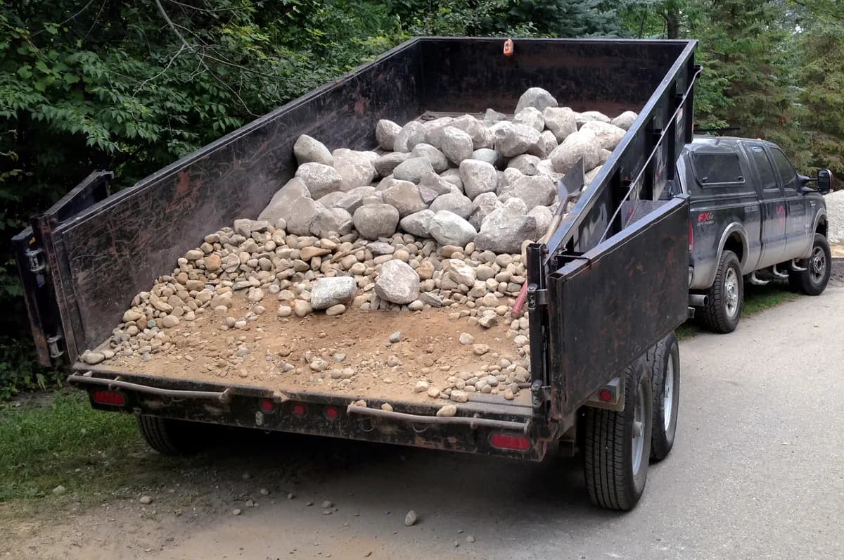 7 by 14 tandem-axle hydraulic dump trailer